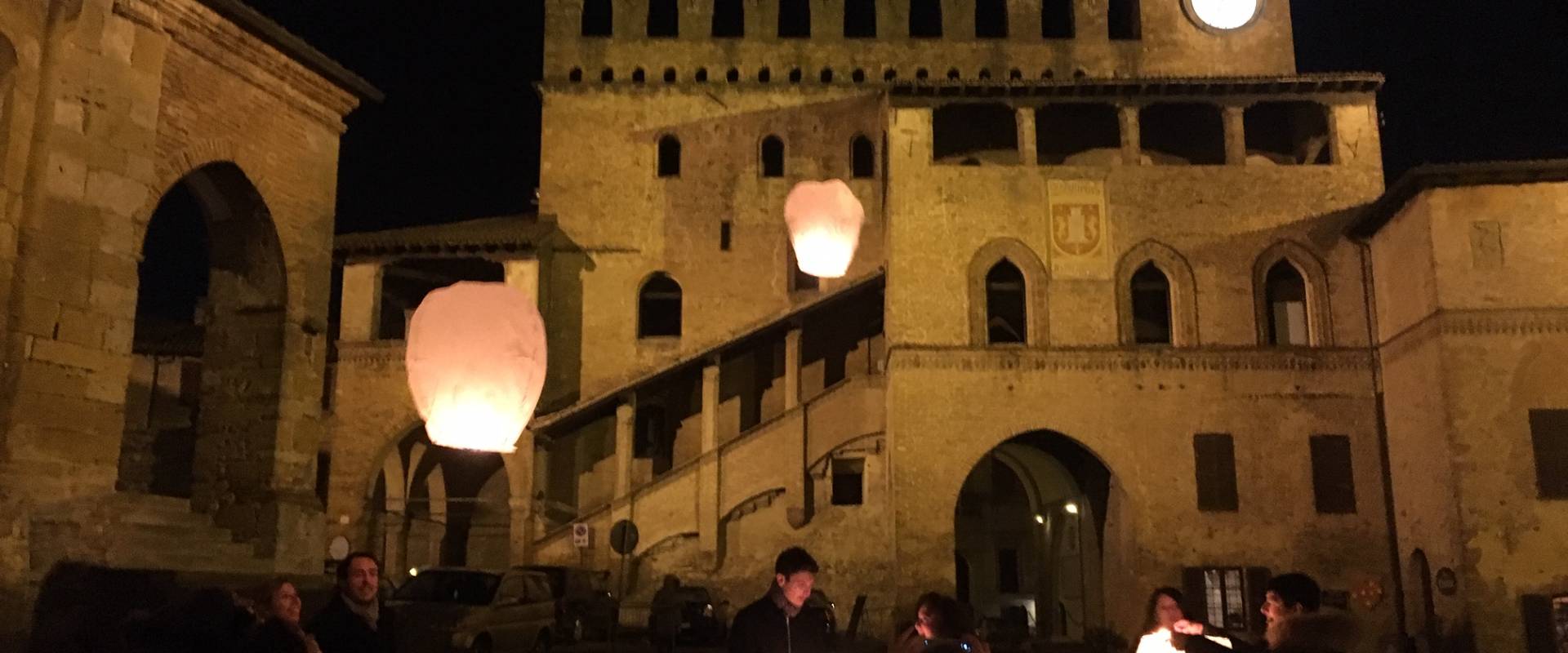 Podestà lanterne foto di Ufficio Turistico di Castell'Arquato